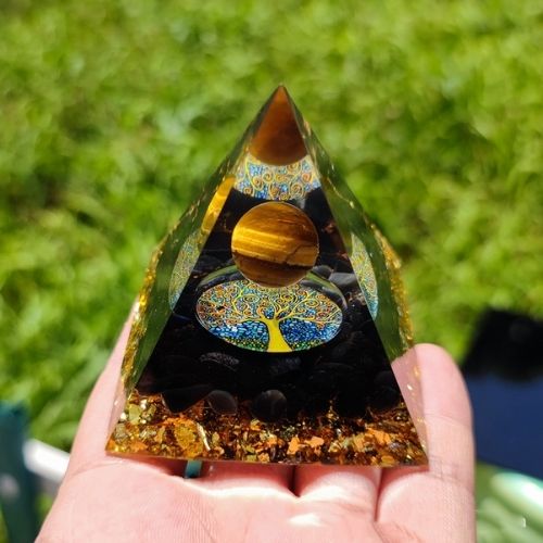 Energy Healing Pyramid Crystal